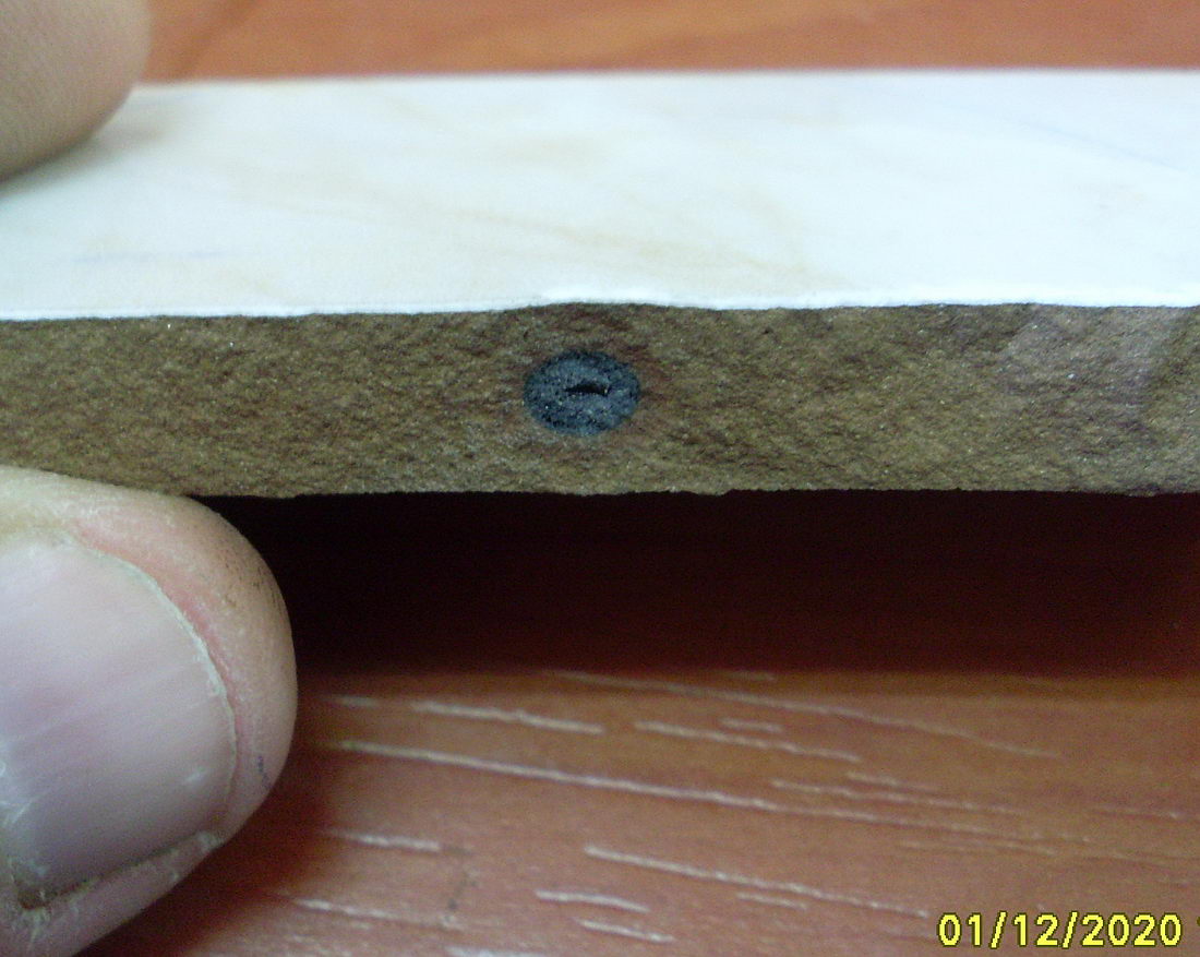 остаток не сгоревшего тяжелого топлива ( углерод ) в керамической плитке